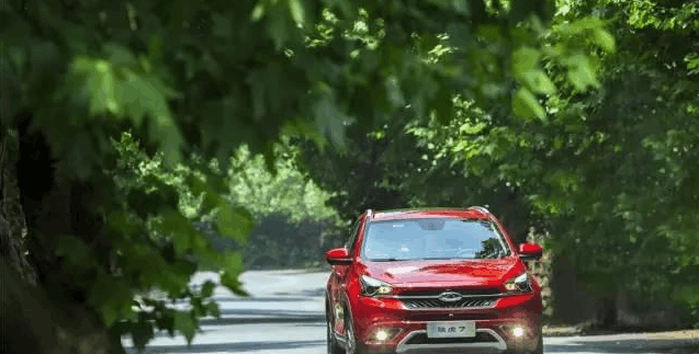 这款SUV售价10万起, 配备电动全景天窗, 动力强劲