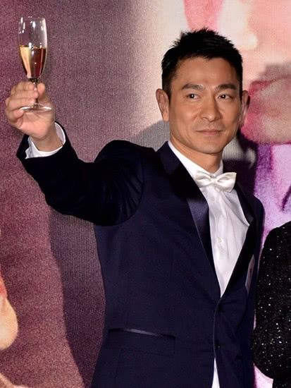 刘德华的歌为什么没人翻唱,主持人提问,刘德华