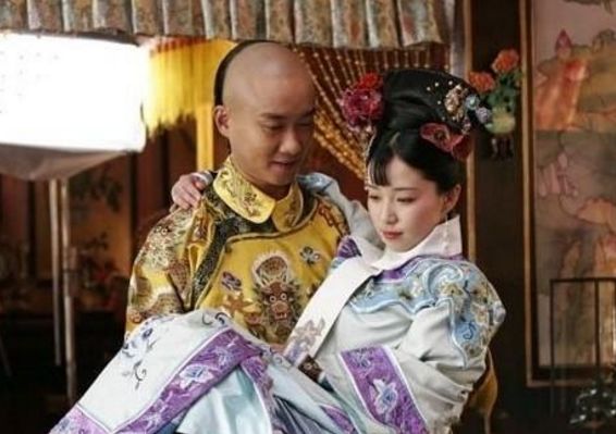 她是慈禧的亲闺女，溥仪的亲妈，吞金自尽前道出父亲荣禄的苟且事