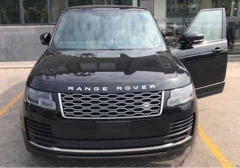 18款进口路虎揽胜行政3.0应用了引以为傲的全地形反馈适应系统