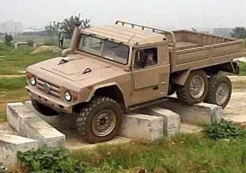 都说越野玩家有钱，可谁也买不起这款车，大块头比牧马人都霸气！