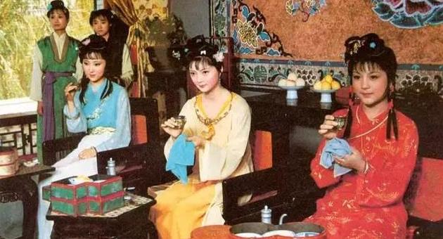 《红楼梦》中都有哪些细思恐极的灵异事件和