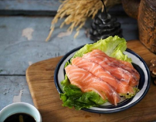 为什么去吃日料很多人必点三文鱼?为什么三文