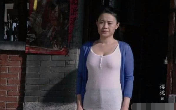 《乡村爱情》杨晓燕片场照曝光,素颜出镜,身材