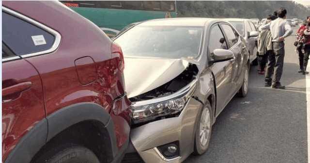 丰田卡罗拉追尾比亚迪唐，国产车和日系车差距立现！