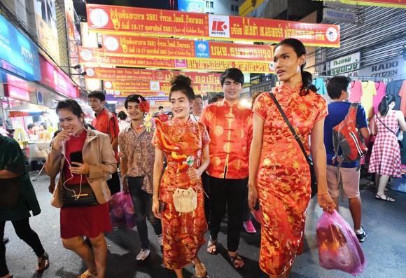 30万中国人在泰国过春节,便宜又好玩~