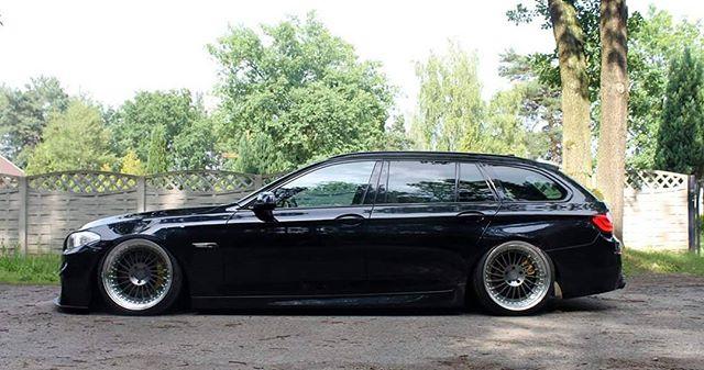 各位瓦罐情怀车迷赶紧看过来,这辆低趴的宝马5系旅行版美翻了!