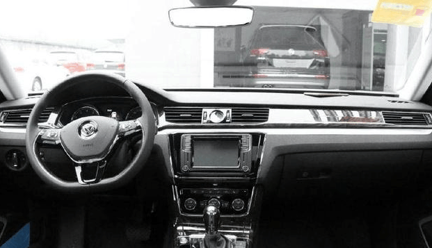 它是曾经的“官车”, 但因同门师兄弟迈腾的上市, 只能渐渐没落