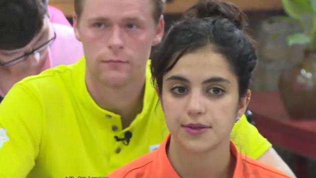 老外测试中文听力题, 这反应像是比我们学英语