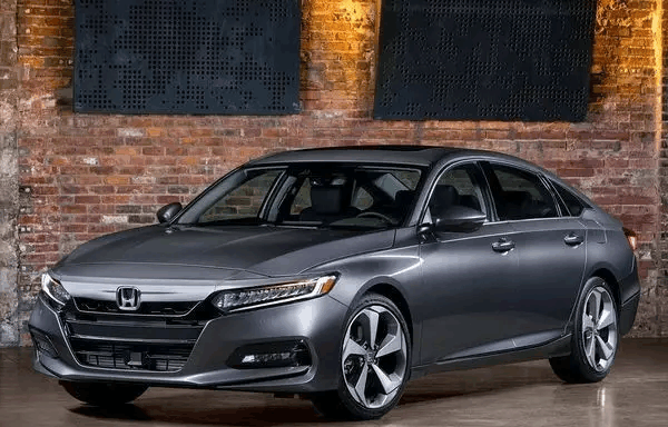 十代雅阁上市, 这么运动的造型在国内凶多吉少啊!