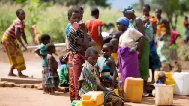 世界上20个最贫穷的国家,非洲占了16个:钱都被老外赚走了