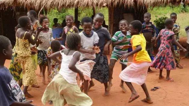 世界上20个最贫穷的国家,非洲占了16个:钱都被老外赚走了