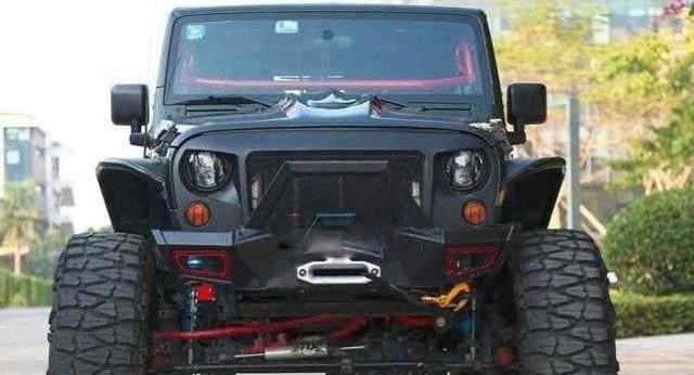 国产神车顶配3万，4驱挑战45度大坡，牧马人有点怂