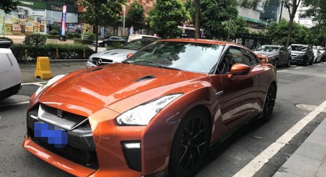 广东车友花176万元买辆全新日产GT-R, 外观内饰改变很大
