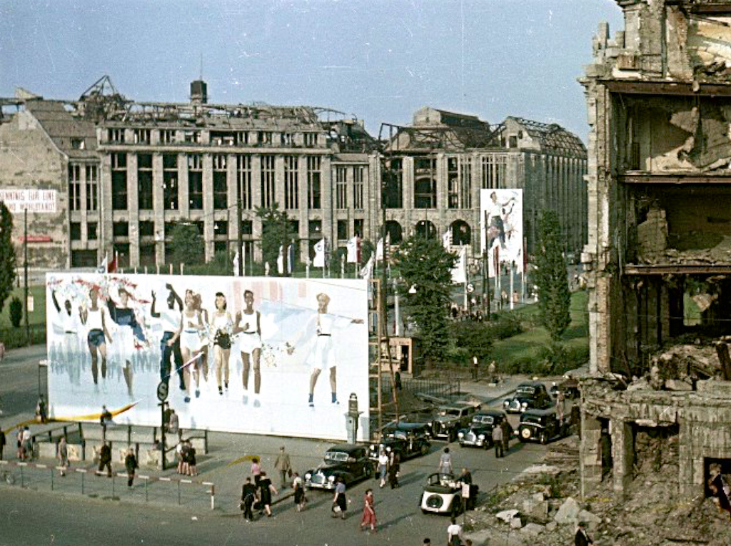 老照片 | 民主德国东柏林,1951年。