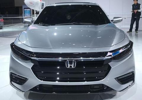 本田终于要放大招，势与凯美瑞一战到底，一听价格，迈腾慌张了！