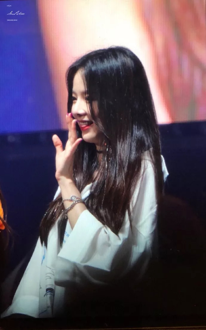 退出演艺圈2年！！！这个女团的队长终于回归团队了 令粉丝泪崩