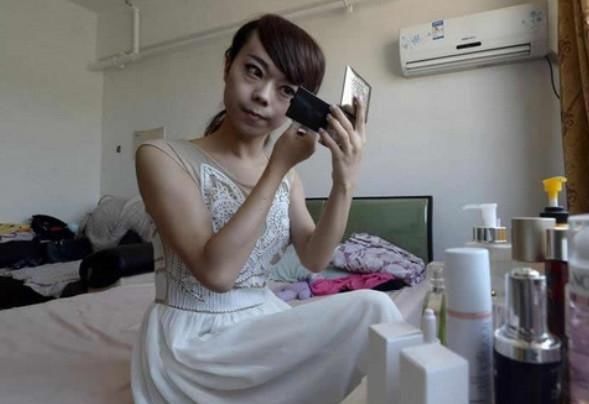 去泰国变性后的真实生活,而他选择变性的原因让人吃惊