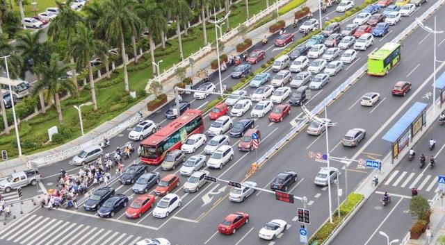 这个开车简单的小步骤，停车连手都懒得动，结局很惨重