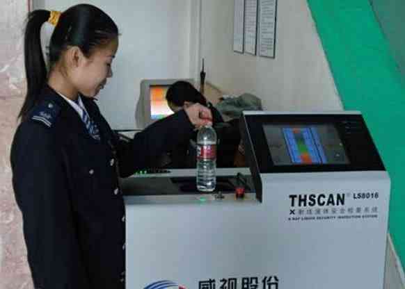 为什么水和饮料不能带上飞机却可以在飞机上购