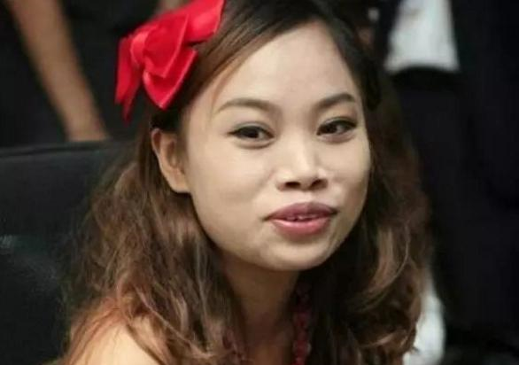 凤姐在美国结婚拿绿卡这个不认命的女人,终摆