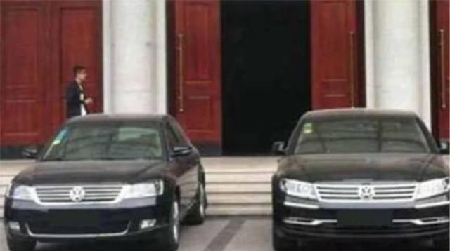 开20万帕萨特出门，结果偶遇“同款”，仔细一看，有猫腻！