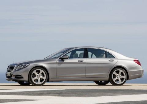 哪款DIESEL LUXOBARGE时速更快到155英里:S400D还是740D?!