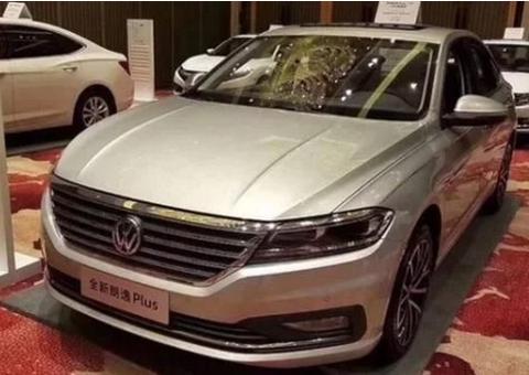 全新朗逸plus到店实拍，帅气逼人，气场完全不输君越