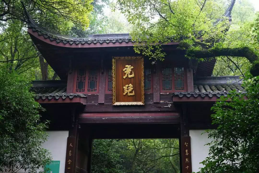 济公受戒一百周年,看济公在灵隐寺度过了什么样的美好时光?