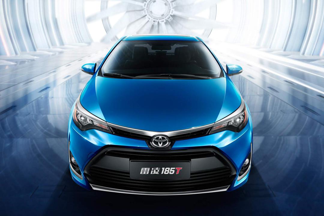 火遍全球的10万级家轿，到国内多了款更帅气的车，怎么选