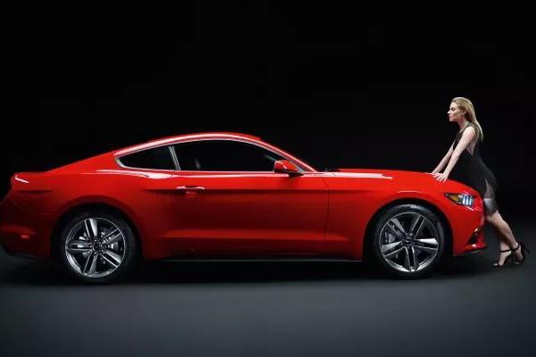 国外的平民车，怎么到了中国车顶就放满了矿泉水瓶？