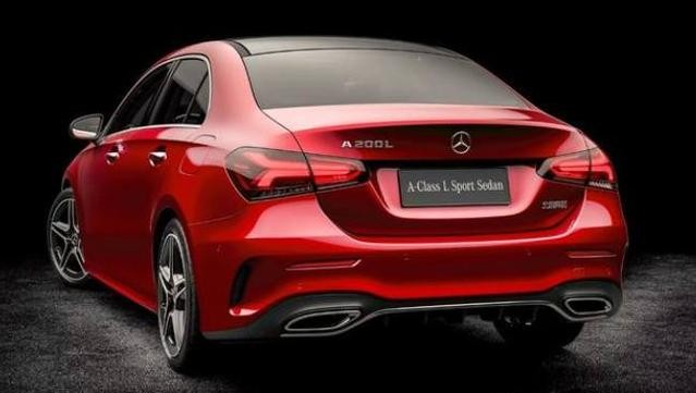 2018款奔驰A200来袭颜值惊艳，全液晶仪表盘设计，还买啥奥迪A3