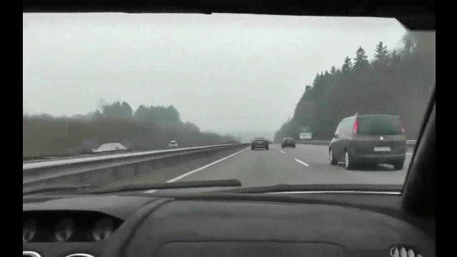 两跑车在路上相遇，一场恶战不可避免~~！~