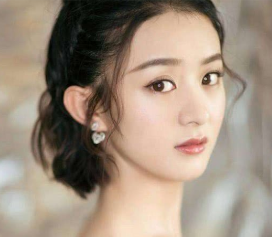 赵丽颖身价4个亿,却没有名牌包包?网友:想不到