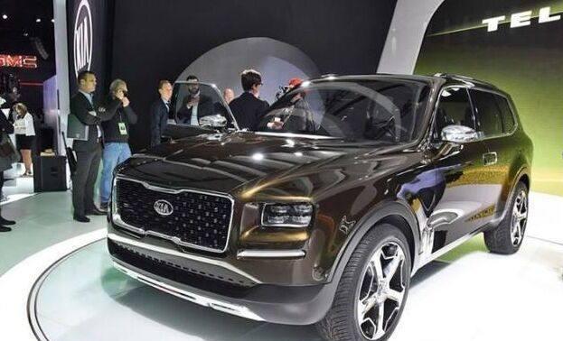 起亚带混动四驱, 车身超长米, 35万。