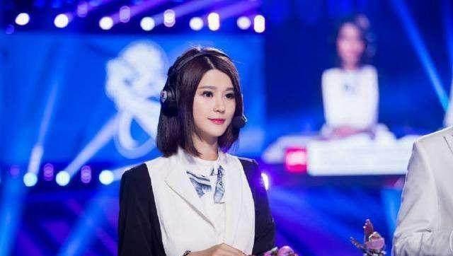 苏小妍和微笑分手后被黑得那么惨, 为什么还能在电竞圈越混越好?