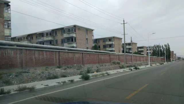 中国又一座“鬼城”诞生，几千块钱买一套房，却十分荒凉无人居住