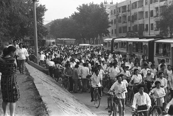 还记得上世纪70-80年代,我们自行车王国的情景吗?