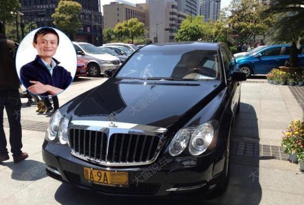 成都最土豪步行街！专供300万以上超跑停车！迈巴赫被拦在外面