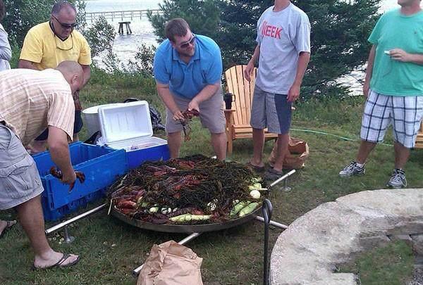 外国人自创小龙虾新吃法, 这是吃猪食? 网友表