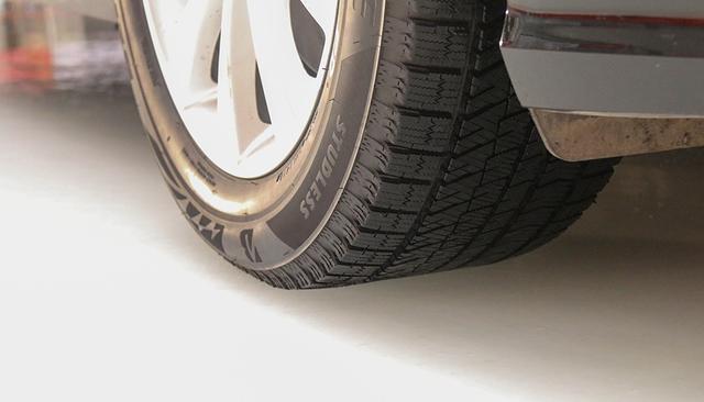 冬季有你更安全 试普利司通冰锐客XG02