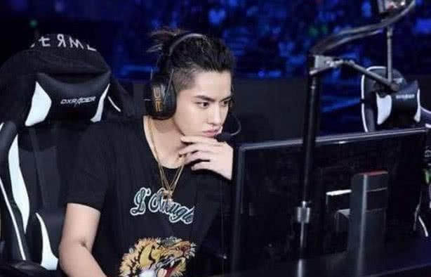 抖音惊现女版吴亦凡,一模一样,网友不敢相信自