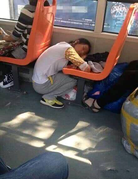 搞笑图片:现代版悬梁刺股,这个小学生前途无量炎龙侠表情图片图片