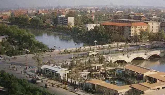 「成都老照片」一个美籍日本人镜头下1983年成都!