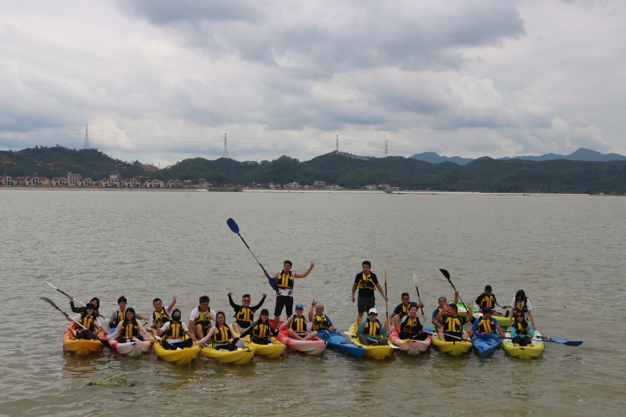 足球俱乐部的工作人员是怎么团建的呢