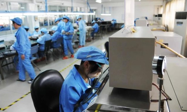 在富士康每天工作12小时,收入能有多少?不看工