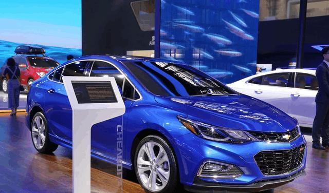 卡罗拉劲敌再降3万, 高颜值操控性超思域, 10万起吉利帝豪难卖了