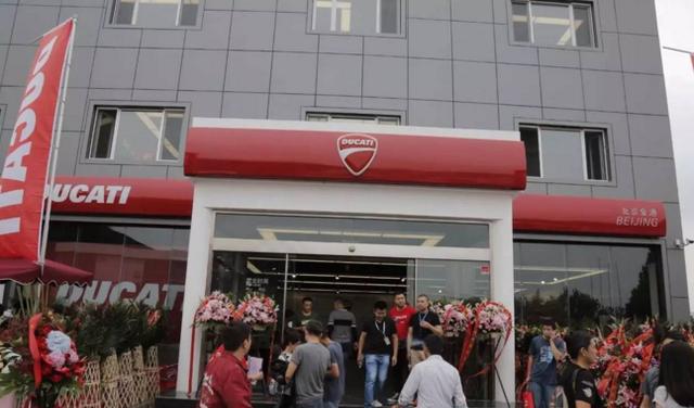 两个轮子的越野车：16万杜卡迪来了不输宝马F级