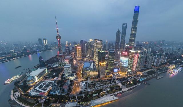 武汉CBD和沿江的高楼群已经超过上海,中国第一高楼并不重要