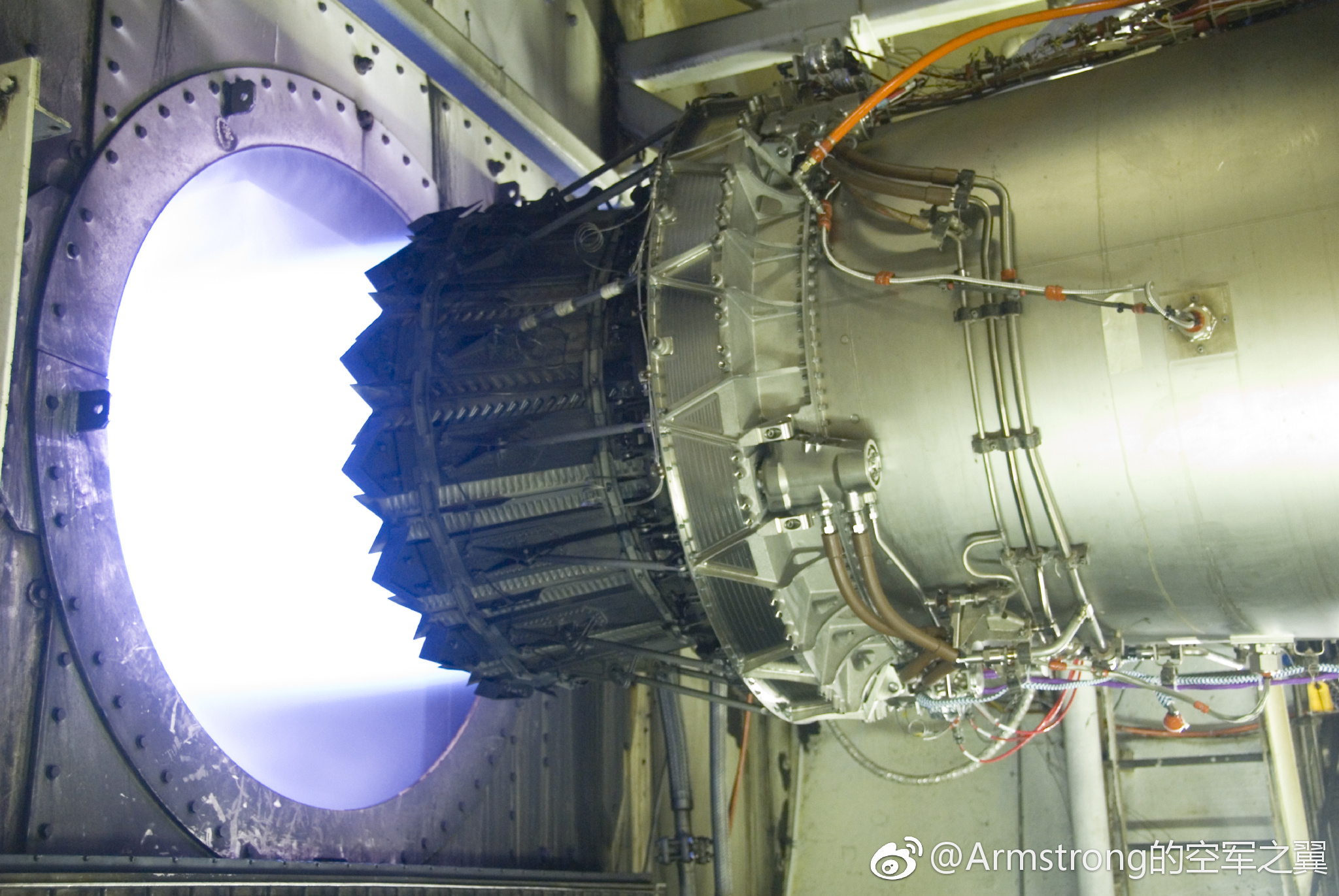 不同裸奔状态下的F135发动机尾喷管，最后一张是GE\/RR的F136发动机